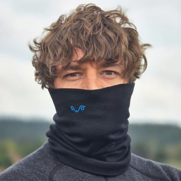 Komin trekkingowy 100% wełna merino (195 g/m²). Czarne szaliki WOOLONA, bez wzorów, z wełny. W wyprzedaży za 117.00 zł.