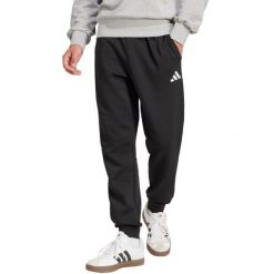 Spodnie męskie adidas Essentials Feelcozy. Czarne spodnie materiałowe Adidas, na co dzień, m, bez wzorów, z bawełny, klasyczne, z standardowym stanem. Za 171.99 zł.