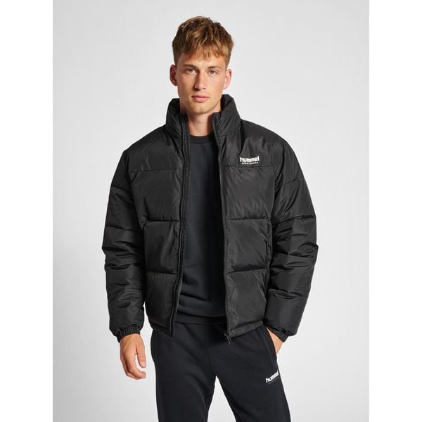 Kurtka puchowa Hummel GC Nicky. Czarne kurtki Hummel, bez wzorów, z materiału, bez kaptura. W wyprzedaży za 311.00 zł.