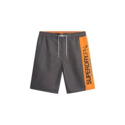 Spodenki surfingowe Superdry Sportswear. Szare krótkie spodenki sportowe Superdry, s, bez wzorów, z materiału. Za 279.65 zł.