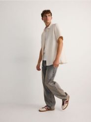Koszula regular fit z bawełną - beżowy. Brązowe koszule Reserved, l, bez wzorów, z bawełny, bez kołnierzyka, bez ramiączek. Za 129.99 zł.