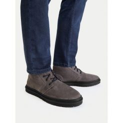 Trzewiki Lasocki. Szare botki sznurowane Lasocki, bez wzorów, bez obcasa, bez zapięcia. Za 229.99 zł.