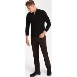 SWETER DŁUGI RĘKAW MĘSKI Z ZAMKIEM. Swetry nierozpinane marki TOP SECRET. W wyprzedaży za 39.99 zł.