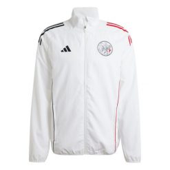 Kurtka prezentacyjna Ajax Amsterdam 2025/26. Białe kurtki Adidas, bez wzorów, bez kaptura. W wyprzedaży za 307.50 zł.