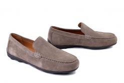 GEOX U55HYA 00022 C1018 U SPHERICA EC16 A SUEDE dove grey, półbuty męskie. Szare eleganckie półbuty Geox, bez wzorów, bez obcasa, bez zapięcia. Za 549.90 zł.