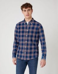 MĘSKA KOSZULA WRANGLER LS 1PKT BUTTON DOWN MARS RED W5A33TX3A 112130011. Czerwone koszule Wrangler, m, bez wzorów, bez kołnierzyka, bez ramiączek. Za 129.99 zł.