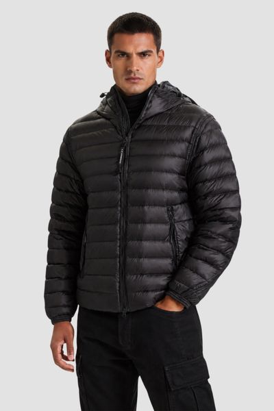 C.P. COMPANY Czarna męska kurtka puchowa MEDIUM JACKET, Rozmiar XL. Czarne kurtki C.P. Company, m, bez wzorów, z puchu, bez kaptura. Za 2,499.00 zł.