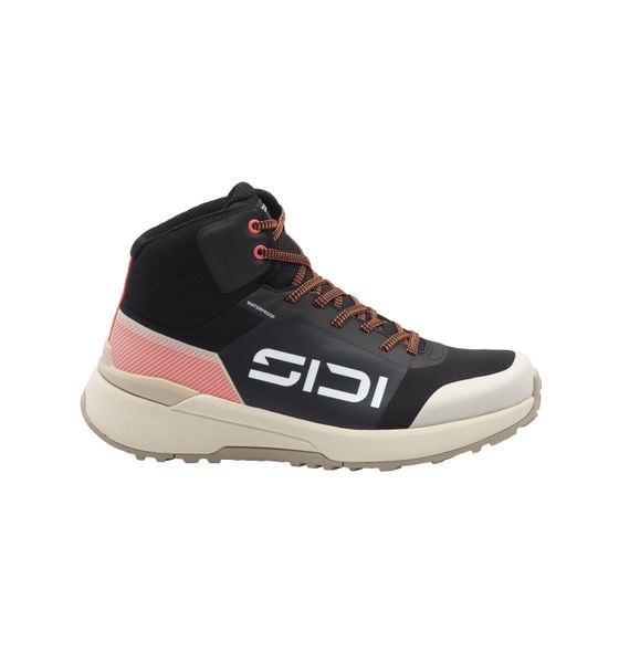 Półbuty za kostkę wodoodporne Fluxx Mid czarne 42. Czarne eleganckie półbuty SIDI, bez wzorów, z materiału, bez obcasa, bez zapięcia. Za 569.00 zł.