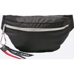 Tommy Hilfiger - Saszetka. Saszetki i nerki marki Tommy Hilfiger, w paski, z materiału. Za 349.90 zł.