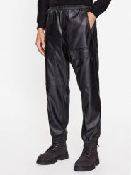 Hugo Spodnie z imitacji skóry Ganno 234 50501246 Czarny Regular Fit. Czarne spodnie materiałowe Hugo, m, bez wzorów, z materiału. Za 949.99 zł.