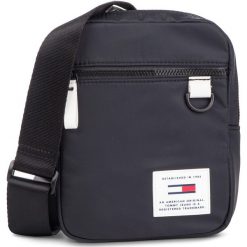 Saszetka TOMMY JEANS - Tjm Urban Tech Reporter AM0AM04601 002. Saszetki i nerki marki Tommy Jeans. W wyprzedaży za 229.00 zł.