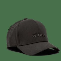 Czapka z daszkiem WINGS UNLEASH wodoodporna sportowa regulowana. Czarne czapki z daszkiem Wings, bez wzorów, z elastanu. Za 89.90 zł.