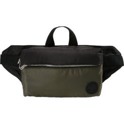 McQ Alexander McQueen WAIST BAG Saszetka nerka black/washed khaki. Saszetki i nerki marki McQ Alexander McQueen. Za 969.00 zł.