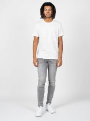 Pepe Jeans T-shirt "Saschate" | PM508544 | Saschate | Mężczyzna | Biały. Białe t-shirty Pepe Jeans, m, bez wzorów, z bawełny, bez kołnierzyka, bez ramiączek. W wyprzedaży za 109.00 zł.