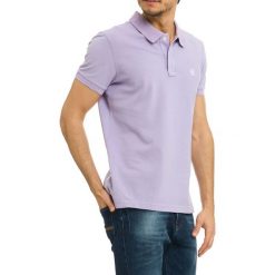 Koszulka polo w kolorze jasnofioletowym. Koszulki polo marki Galvanni. W wyprzedaży za 74.95 zł.