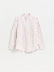 Bawełniana koszula regular fit - kremowy. Białe koszule Reserved, l, bez wzorów, z bawełny, bez kołnierzyka, bez ramiączek. Za 119.99 zł.