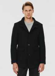 PAKO LORENTE – Czarny płaszcz męski zapinany na guziki. Czarne płaszcze Pako Lorente, na jesień, m, bez wzorów, z poliesteru, bez kaptura. Za 499.99 zł.