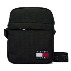Saszetka Tommy Jeans. Czarne torby na ramię Tommy Jeans, bez wzorów, z jeansu, małe, bez dodatków. Za 249.99 zł.