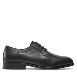 Półbuty BOSS. Czarne eleganckie półbuty Boss, bez wzorów, bez obcasa, bez zapięcia. Za 649.99 zł.