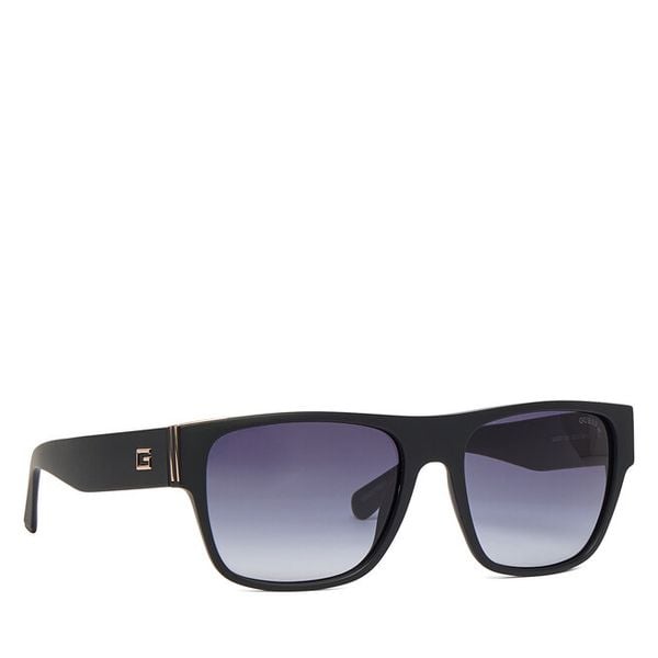 Okulary przeciwsłoneczne Guess. Czarne okulary przeciwsłoneczne Guess. Za 569.99 zł.