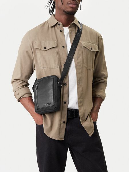 G-Star Raw Saszetka C-BW-B53756 Czarny. Czarne saszetki i nerki G-Star Raw, bez wzorów, z materiału, bez dodatków. Za 129.99 zł.