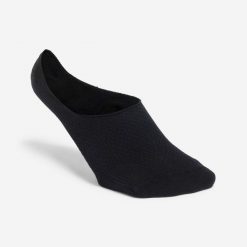 Skarpety niskie 3 sztuki. Białe skarpety Decathlon, bez wzorów, z bawełny. Za 39.99 zł.