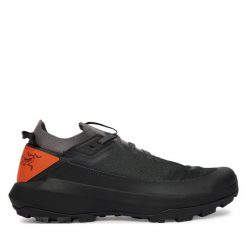 Trekkingi Arc'teryx. Czarne buty trekkingowe Arc'teryx, bez wzorów, bez zapięcia. Za 1,099.00 zł.