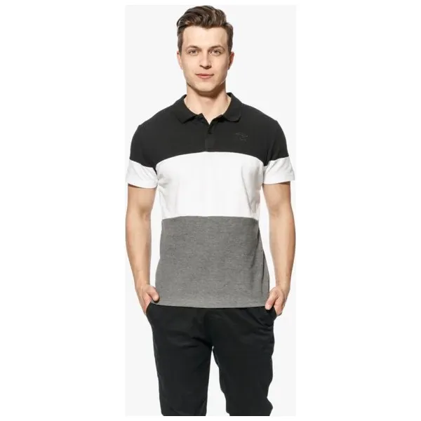Umbro Polo Bruce , czarny, rozmiar XXL. Czarne koszulki polo sportowe Umbro, m, bez wzorów, z materiału, bez kołnierzyka, bez ramiączek. W wyprzedaży za 79.99 zł.