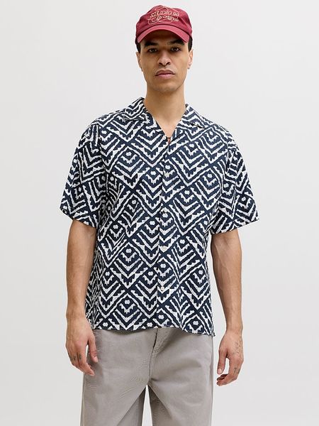 Jack & Jones Koszula "Milo" - Loose fit - w kolorze granatowym rozmiar: S. Niebieskie koszule Jack & Jones, s, bez wzorów, z bawełny, bez kołnierzyka, bez ramiączek. Za 109.95 zł.