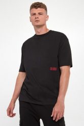 T-shirt męski z logo KARL LAGERFELD. T-shirty KARL LAGERFELD, m, bez wzorów, bez kołnierzyka, bez ramiączek. Za 419.00 zł.