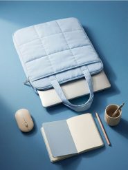 Pikowana torba na laptopa - błękitny. Niebieskie torby na laptopa Sinsay, pikowane. Za 35.99 zł.