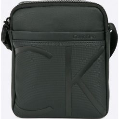 Calvin Klein Jeans - Saszetka. Saszetki i nerki marki Calvin Klein Jeans, w paski, z bawełny. W wyprzedaży za 229.90 zł.