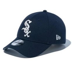 Czapka baseballowa Chicago White Sox. Białe czapki z daszkiem New Era, bez wzorów. Za 231.50 zł.