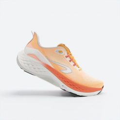 Buty do biegania męskie Kiprun KS900 Support. Białe buty do biegania KIPRUN, bez wzorów, bez zapięcia, do biegania. Za 499.99 zł.