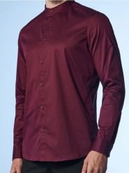 Gładka koszula slim fit ze stójką - bordowy. Czerwone koszule Sinsay, l, bez wzorów, bez kołnierzyka, bez ramiączek. Za 69.99 zł.