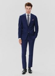 PAKO LORENTE – Granatowa marynarka garniturowa w niebieską kratkę. Niebieskie garnitury Pako Lorente, na komunię, m, bez wzorów, z lycry. Za 499.99 zł.