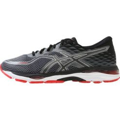 ASICS GELCUMULUS 19 Obuwie do biegania treningowe black/carbon/fiery red. Buty do biegania marki ASICS. W wyprzedaży za 463.20 zł.