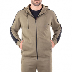 Bluza w kolorze oliwkowym. Brązowe bluzy z kapturem marki Jeep, z nadrukiem, prążkowane. W wyprzedaży za 124.95 zł.