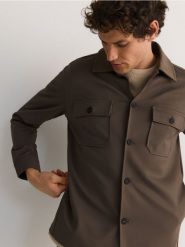 Gładka koszula regular fit - jasnoszary. Szare koszule Reserved, l, bez wzorów, z dzianiny, bez kołnierzyka, bez ramiączek. Za 179.99 zł.