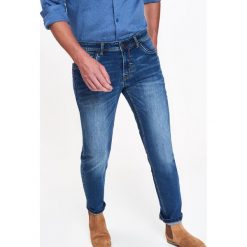 SPODNIE MĘSKIE JEANSOWE O KROJU SLIM. Spodnie materiałowe TOP SECRET. W wyprzedaży za 69.99 zł.