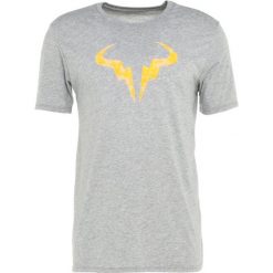 Nike Performance RAFAEL NADAL DRY TEE CREW Tshirt z nadrukiem dark grey heather/laser orange. T-shirty sportowe Nike Performance. Za 149.00 zł.