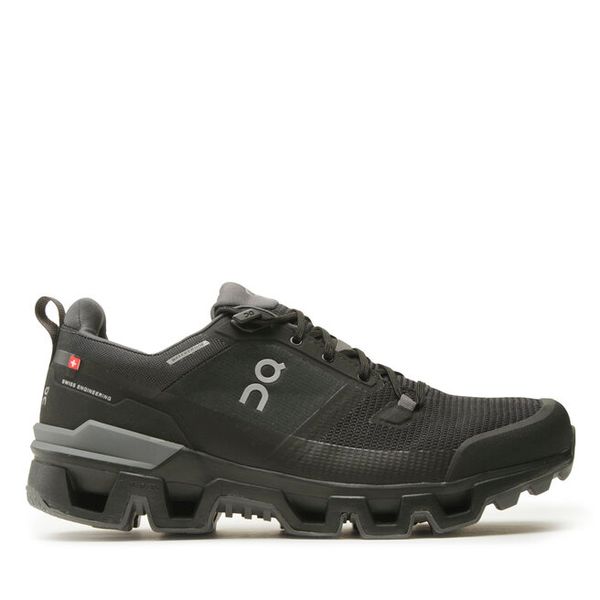 Trekkingi On. Czarne buty trekkingowe On, bez wzorów, bez zapięcia. Za 755.99 zł.