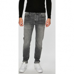 Review - Jeansy. Jeansy marki Review. W wyprzedaży za 139.90 zł.