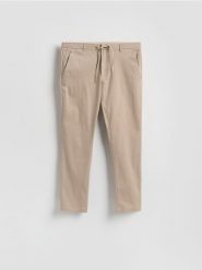 Spodnie joggery - beżowy. Brązowe joggery i bojówki Reserved, l, bez wzorów, z bawełny. Za 149.99 zł.