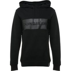 Calvin Klein Jeans STRIPE CORE LOGO HOODIE Bluza z kapturem black. Bluzy marki Calvin Klein Jeans. Za 459.00 zł.