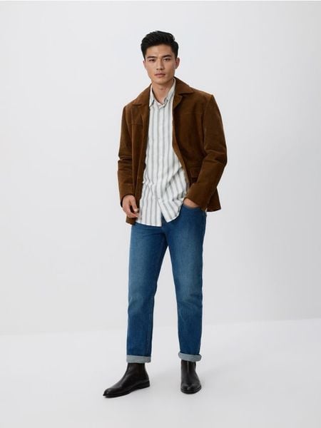 Koszula regular fit w paski - jasnozielony. Zielone koszule Reserved, l, bez wzorów, z bawełny, bez kołnierzyka, bez ramiączek. W wyprzedaży za 45.99 zł.