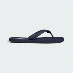 Klapki Keitaki Alpha. Białe klapki Adidas, z gumy. Za 64.95 zł.