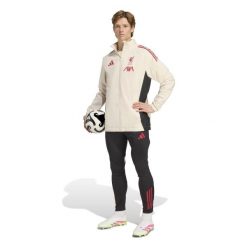 Kurtka dresowa zewnętrzna Liverpool FC 2025/26. Białe kurtki Adidas, bez wzorów, z dresówki, bez kaptura. W wyprzedaży za 377.70 zł.
