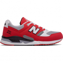 New Balance M530CVA. Czerwone buty do biegania marki New Balance, bez wzorów, ze skóry. W wyprzedaży za 179.99 zł.
