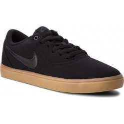 Buty NIKE - Sb Check Solar Cnvs 843896 009 Black/Black/Gum Light Brown. Czarne buty sportowe casual marki Nike, bez wzorów, z materiału. W wyprzedaży za 189.00 zł.